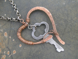 heart’s key necklace